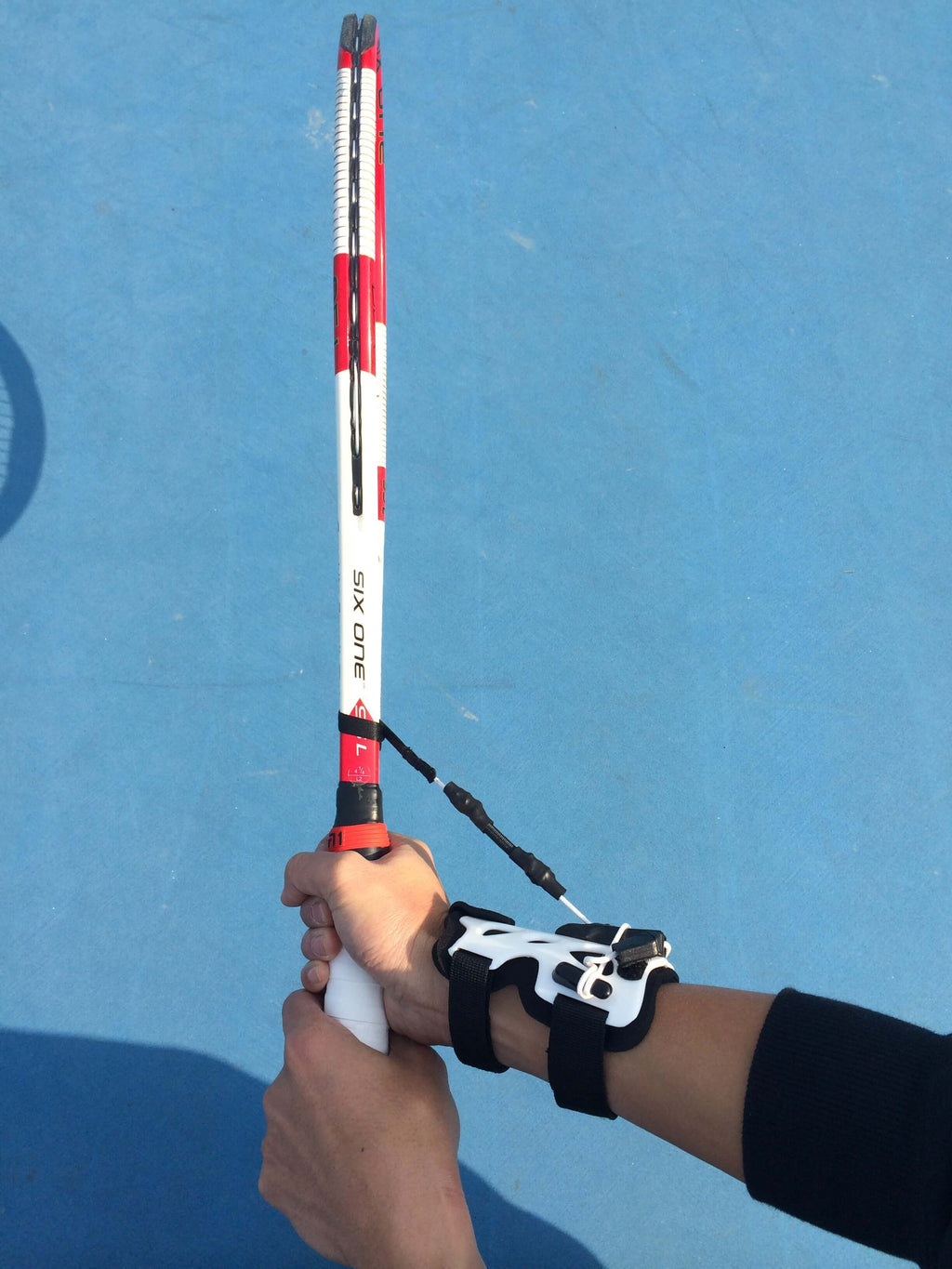 Tennis fixed wrist exerciser Wrist fixed exerciser Correct wrong wrist movements in action with a tennis racket.