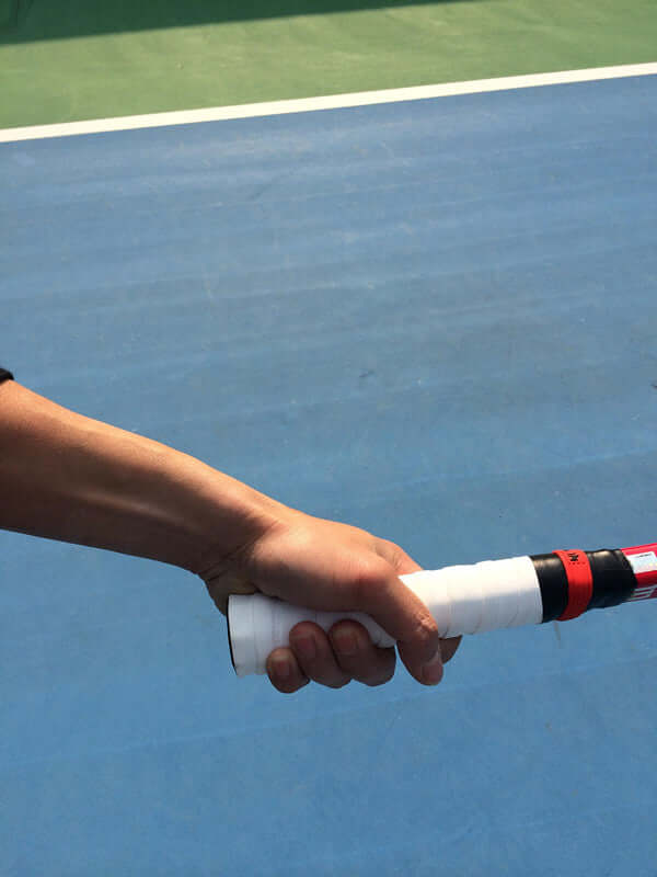 Tennis fixed wrist exerciser Wrist fixed exerciser Correct wrong wrist movements in use during a tennis practice.